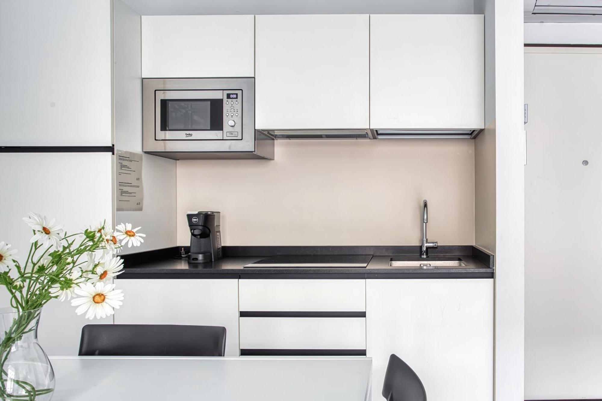 Sleek City Abode In Maciachini Milan Bagian luar foto