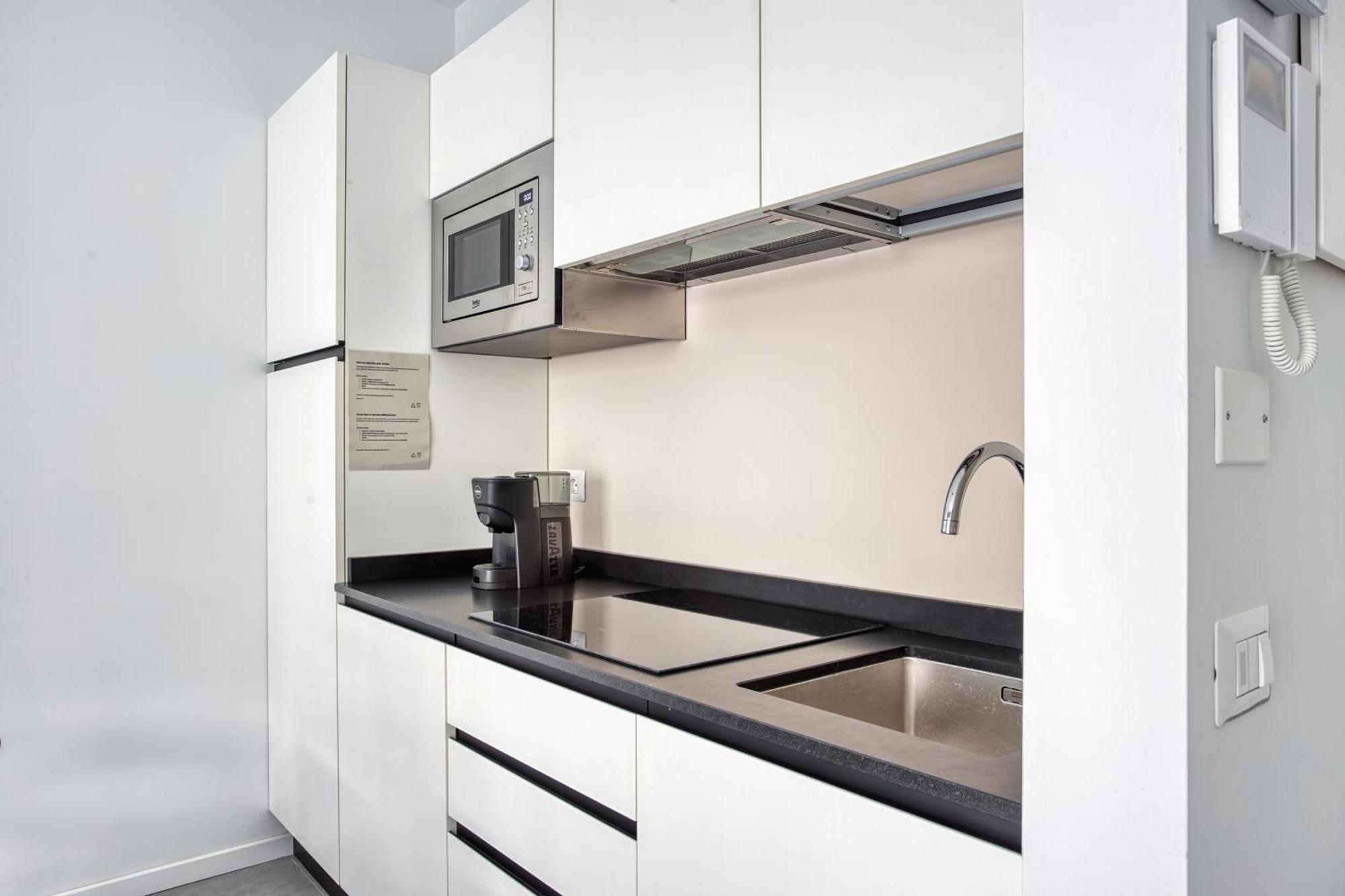 Sleek City Abode In Maciachini Milan Bagian luar foto