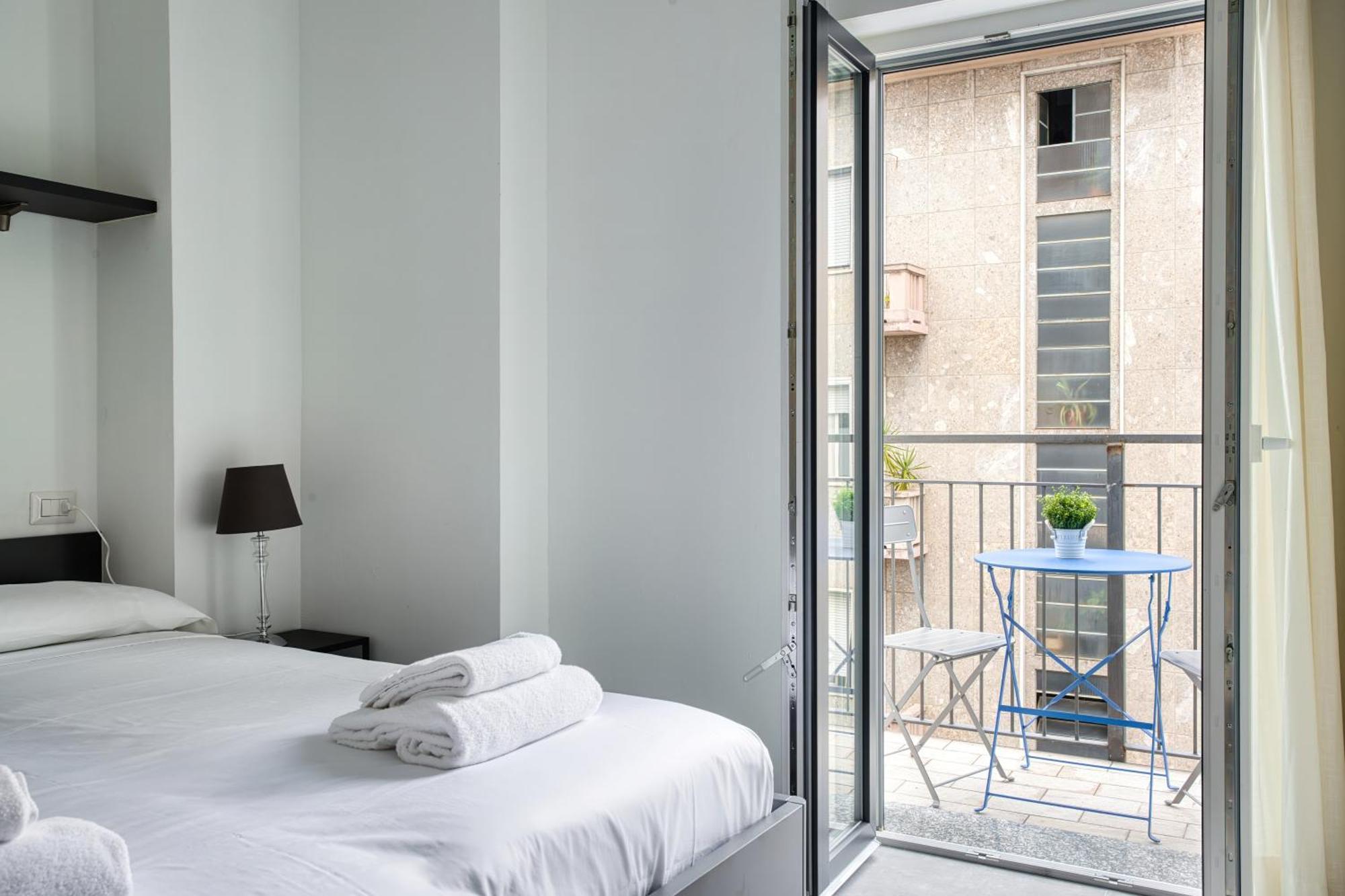 Sleek City Abode In Maciachini Milan Bagian luar foto